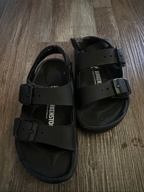 ༄ Birkenstock Kids Black Two-Strap Slide Sandals with Buckles